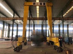 靖江市起重设备厂25t液压龙门吊试吊圆满成功