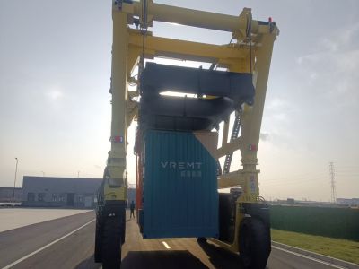 跨运车的三大机构,实现集装箱的高效安全搬运! 跨运车的三大机构,实现集装箱的高效安全搬运!