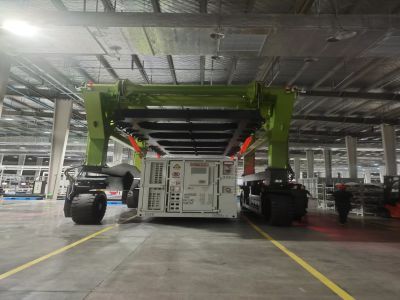 集装箱跨运车的三大优势:高效、智能、灵活 集装箱跨运车的三大优势:高效、智能、灵活