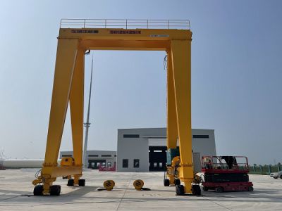 移动式液压龙门吊的应用特点