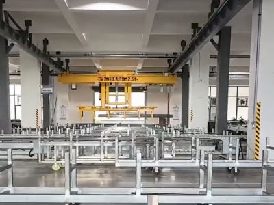 智能起重机精准作业，高效搬运！