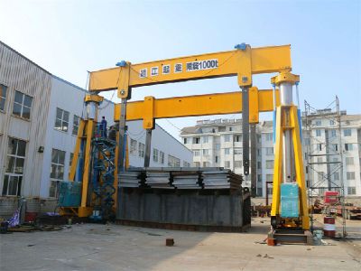 液压龙门吊优势：体积小自重轻，大吨位重物搬运!